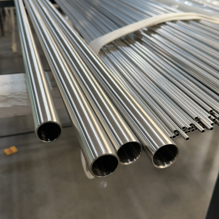 Résistance à la corrosion en acier inoxydable sans couture S30815 Recuit brillant (BA)