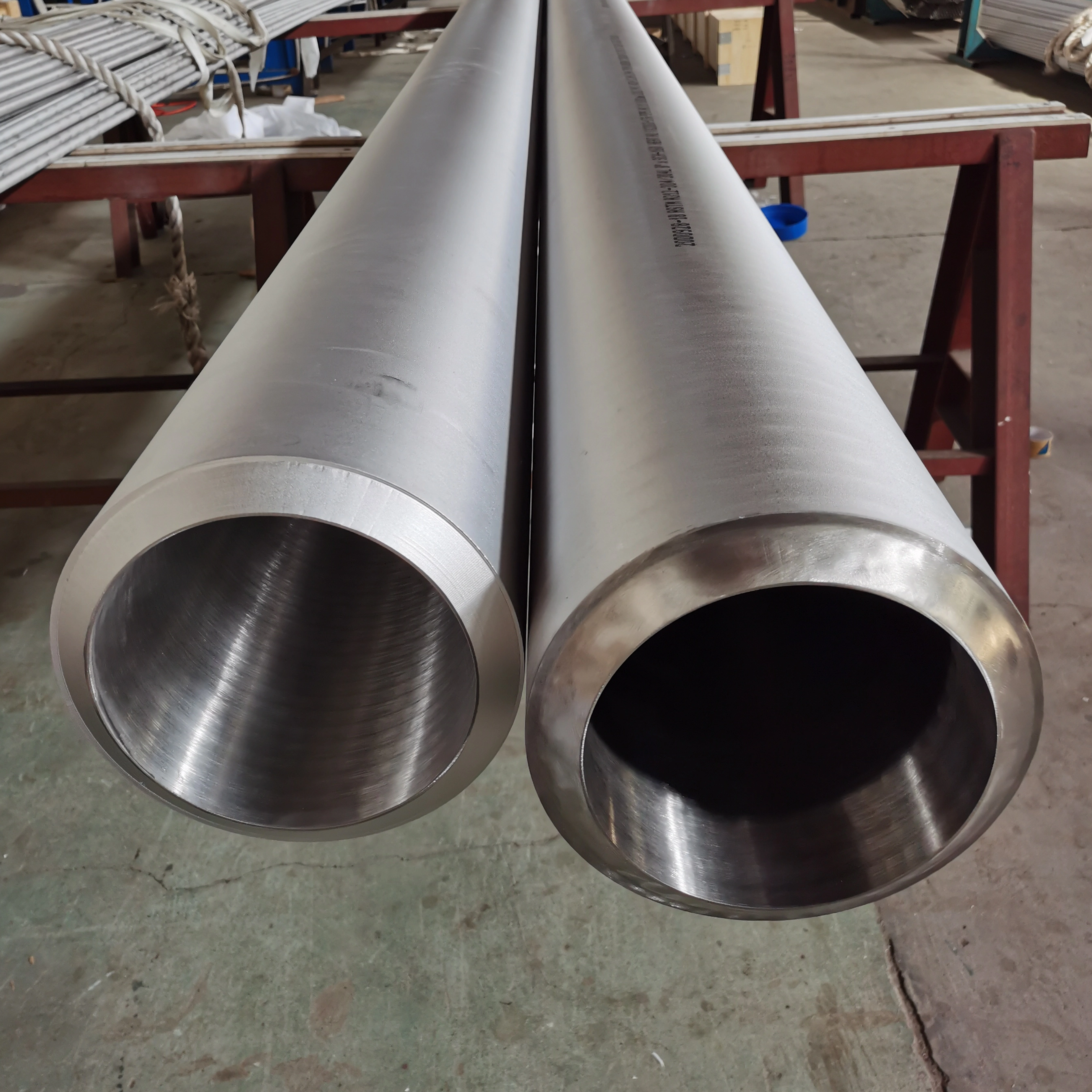 Alliage nickel résistant à la corrosion tuyau soudé sans couture N08825 N04400 N06601 POLI