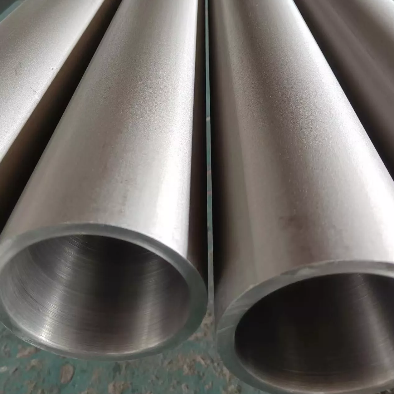 Tuyau en acier inoxydable 316ti S31635 tube de tuyau sans couture pour chaudière / échangeurs de chaleur / industrie pétrochimique