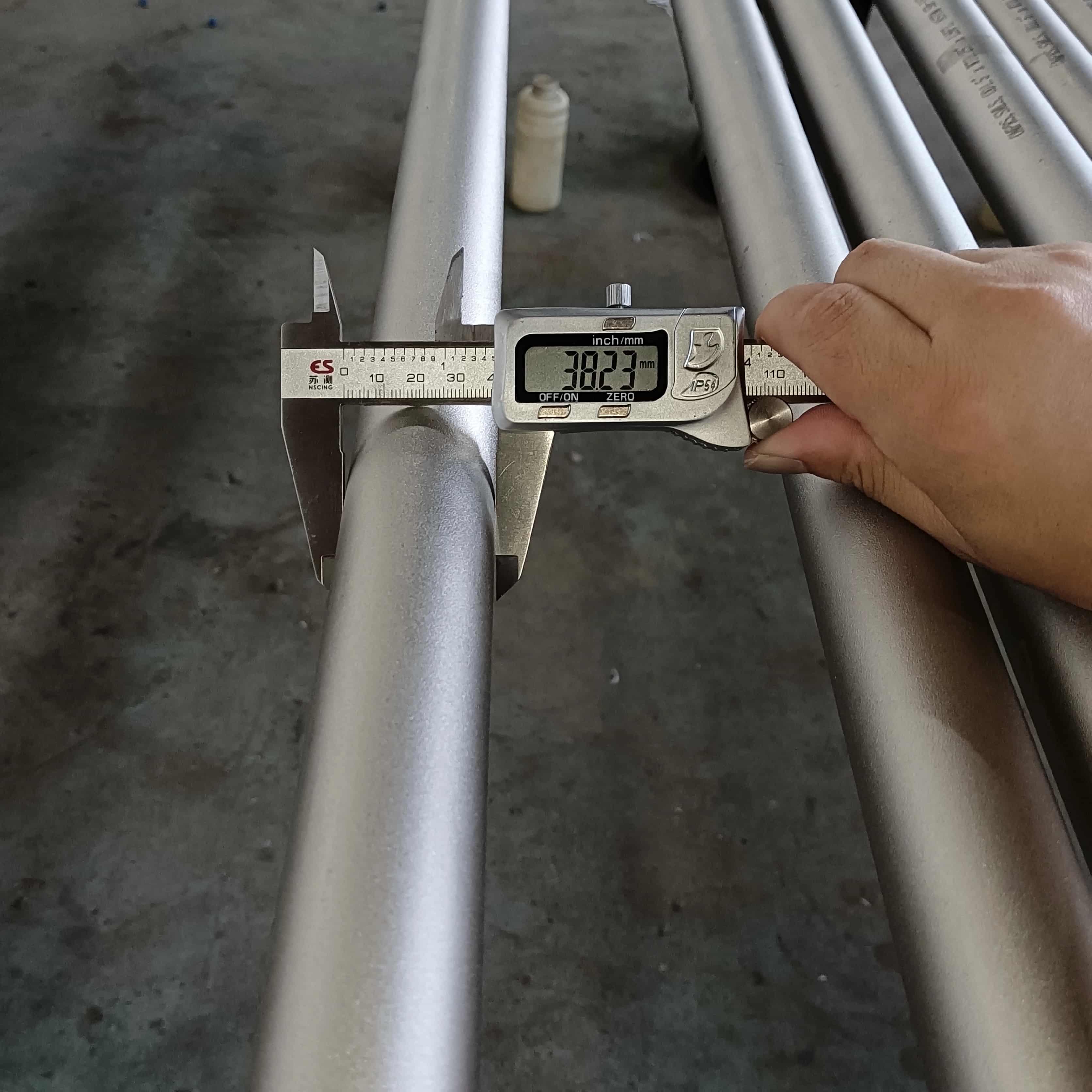 Test de produits de tuyaux en acier inoxydable