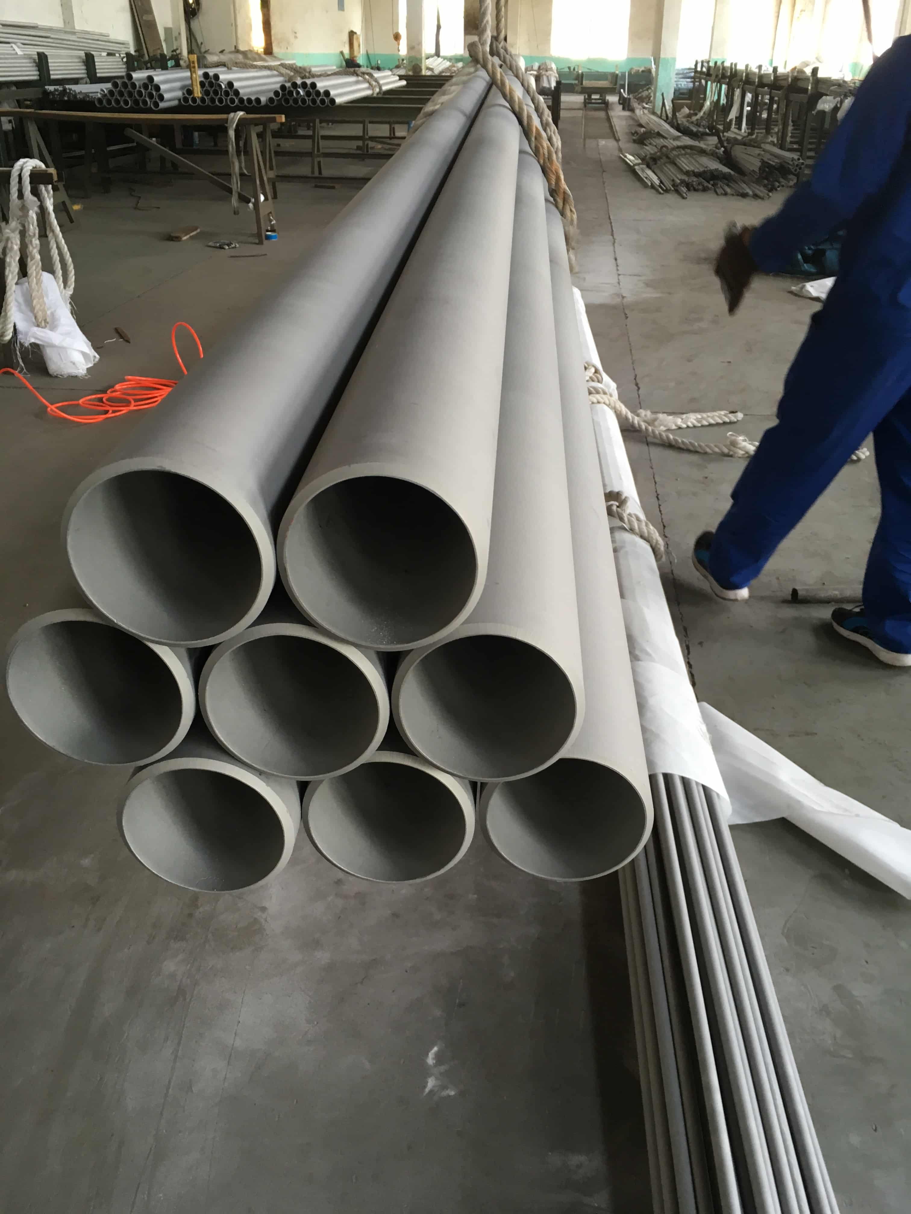 Installation industrielle utilisant des tuyaux en acier inoxydable de haute qualit&eacute;